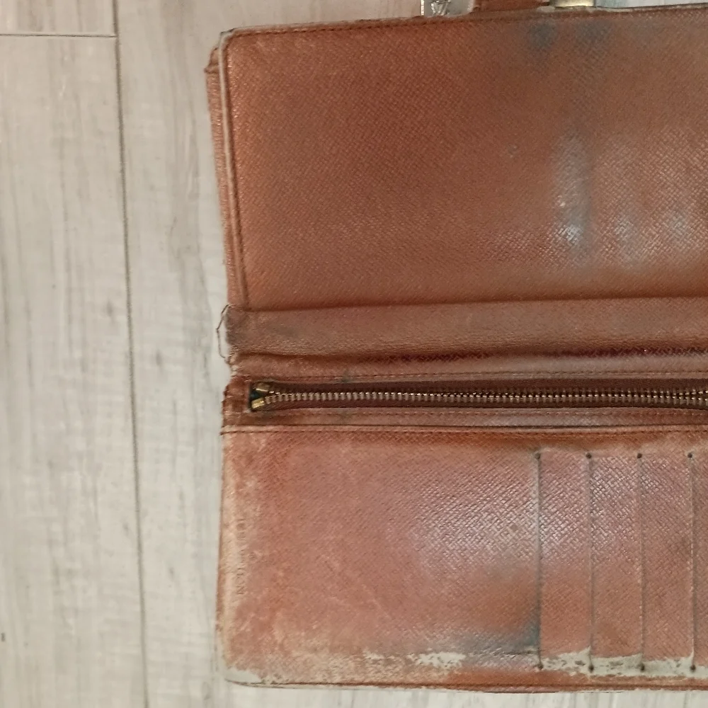 Authentic Louis Vuitton Viennois Kisslock Wallet - Picture 9 of 15